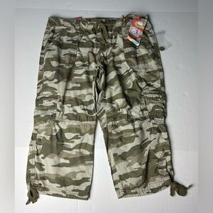 OP Women's Juniors Size 11 Capri Shorts Below Knee Camouflage Cotton New Tags